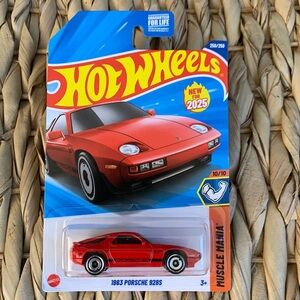 1983 Porsche 928S Hot Wheels Diecast Racer Toy Car Mattel New 2025